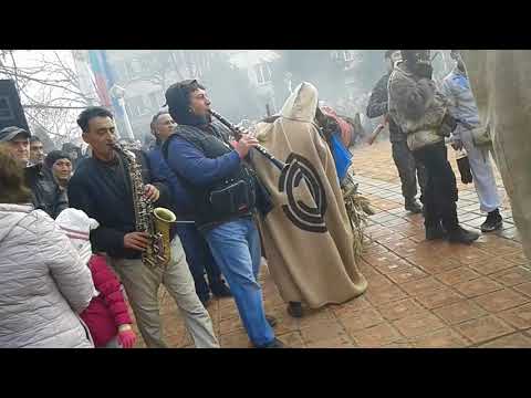 Видео: Обичаят на иванов ден кьорава кобила в град тръстеник! част4!