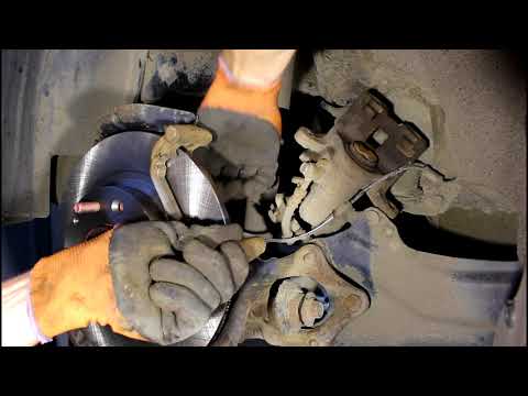 Видео: Замена задних тормозных дисков и колодок на мазда 6 2010 года Mazda 6 2,0
