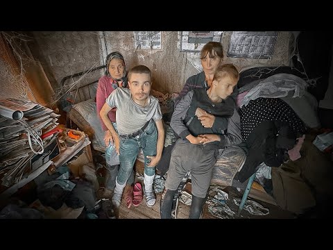 Видео: -Ребятушки помогите. ДОНЕСЛОСЬ ИЗ УЖАСНОГО ДОМА.