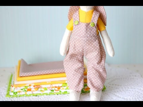 Видео: Зайцы Тильда. Шьем штаны. Часть 3