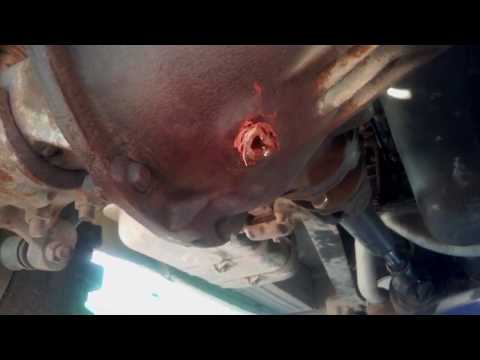 Видео: Замена масла в мостах УАЗ