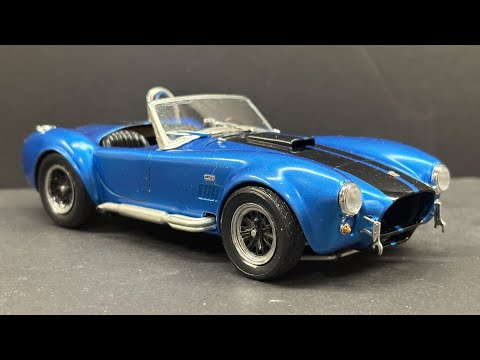 Видео: Revell Shelby 427 Cobra Готово! Вам нужен этот комплект.