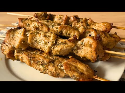 Видео: Шашлык из свинины ! Без возни и заморочек ! Шашлык в духовке на шпажках.