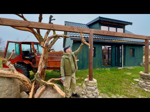 Видео: Строим рустикальный навес-беседку посреди леса. Упавшие яблони продолжат дарить тень у хижины.
