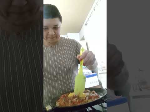 Видео: 12.02.  НА #ппзавтрак  ГОТОВЛЮ  ШАКШУКУ И КАШУ С ТВОРОЖНЫМ ЗЕРНОМ.#быстро #вкусно #просто