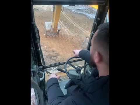 Видео: Экскаватор CAT m317d2. Не нужна тебе такая работа , Вовка . Или горбатого могила исправит ?! 😁😁😁