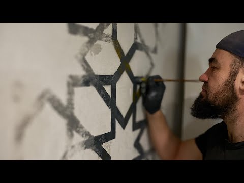 Видео: Оформление стены в чайхане. Узор по трафарету