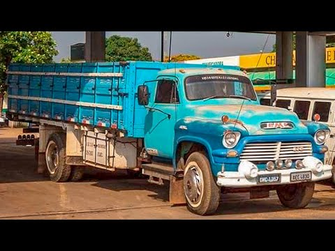 Видео: Очень старые грузовики, у которых нет года выпуска, но есть владелец.