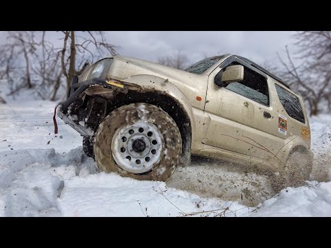 Видео: SUZUKI JIMNY vs НИВА. Застряли в ЛЕСУ. Оффроуд