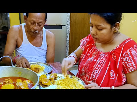 Видео: В воскресенье днем ​​я ел горячее мясо с рисом.