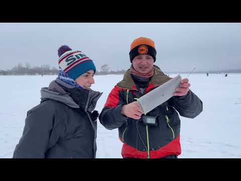 Видео: ПЛОТВА С БОТИНОК! Мормышка или гирлянда? Как ловить на гирлянду