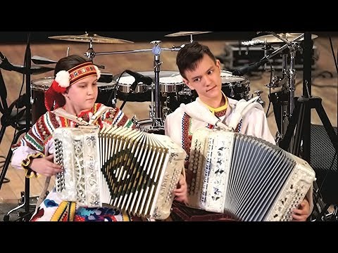 Видео: Alina and Michail KHLEBNOV accordionists duo / Алина и Михаил ХЛЕБНОВЫ дуэт гармонистов