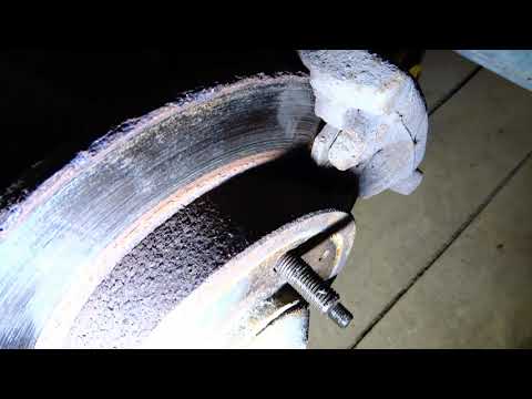 Видео: Замена задних колодок Mitsubishi Space Star