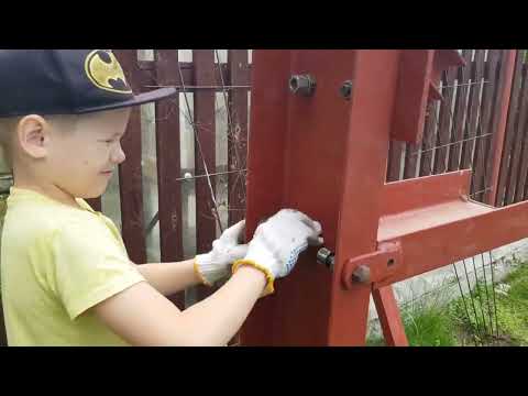 Видео: Дровокол сборка и колка дров