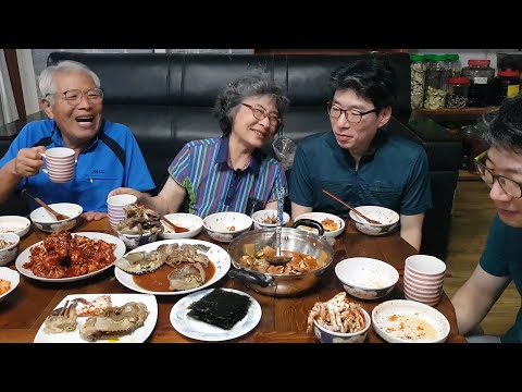 Видео: Соевый соус крабовый мукбанг, краб с приправами, крабовый суп, семейный мукбанг, сельская семья