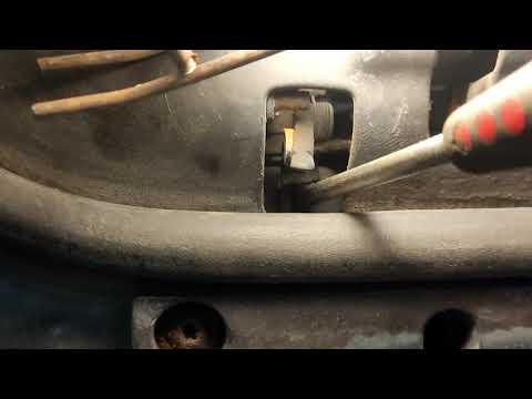 Видео: Как снять фару Passat b5+