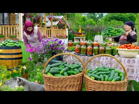 Видео: 🍅🌿 Домашние соленья из огурцов и помидоров | Деревенская кухня на зиму