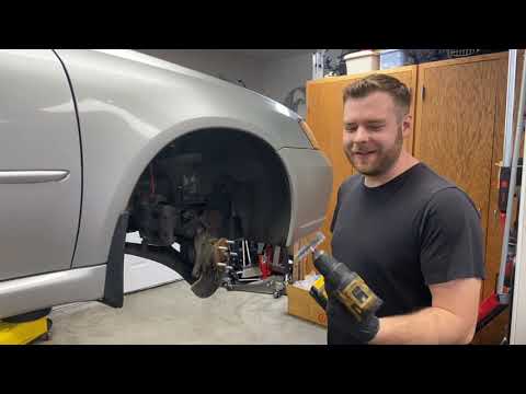 Видео: Установка новых тормозов и роторов Subaru Legacy