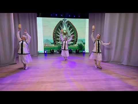 Видео: НХА "Восток-Запад - Приветственный якутский танец