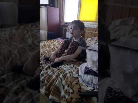 Видео: Не хочет учить стих к новому году....