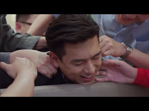 Видео: Предложение героя было отвергнуто, а братья не могли не поддразнить его.