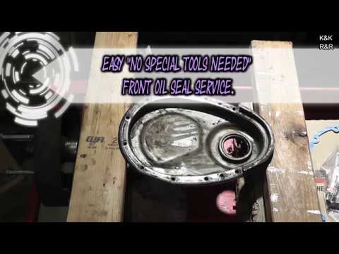 Видео: Как диагностировать и заменить цепь ГРМ Chevy 350, сальник крышки ГРМ Pt4, установка балансира