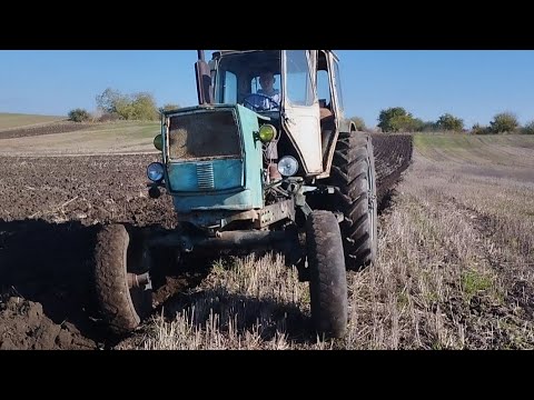 Видео: Оранка 2024. Племінник вчиться орати поле трактором ЮМЗ