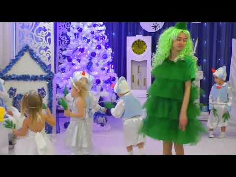 Видео: Танець з гілочками  на новорічному святі 2022 в молодшій групі. Муз. кер. Максюта Г. В.
