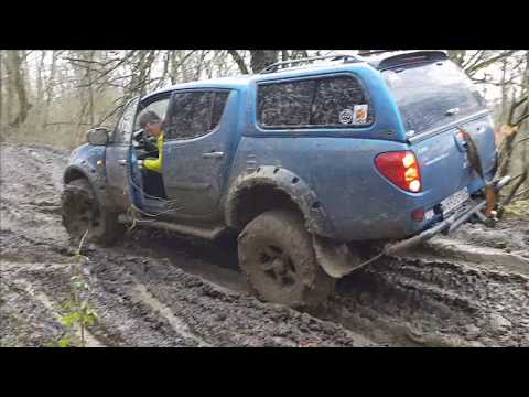 Видео: Рубилово в лесу на подготовленных Mitsubishi L200 и Pajero Открытие "Грязного сезона 2019" Часть 3.