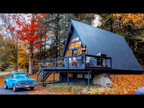 Видео: Пик осенней листвы в современном А-образном домике