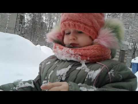 Видео: Маленький снежный человек