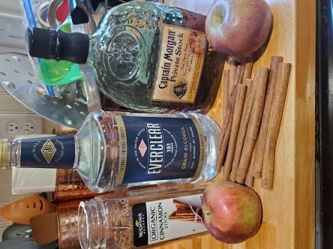 Видео: Простой домашний самогон из яблочного пирога!