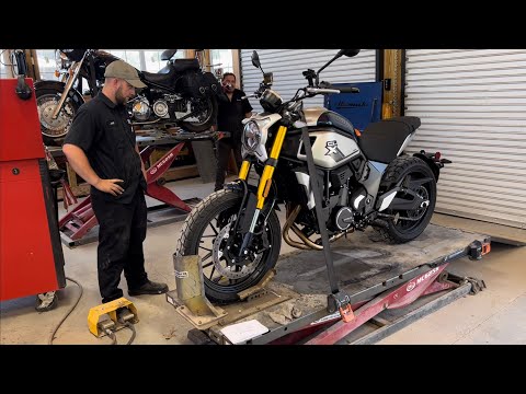 Видео: Замена масла и регулировка цепи в обкатке CFMOTO CLX 700 2022 года