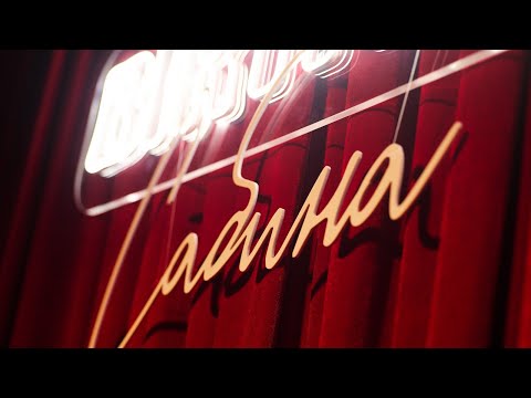 Видео: "Поздравление в ОДНО СЛОВО" - смешной ролик на празднике.