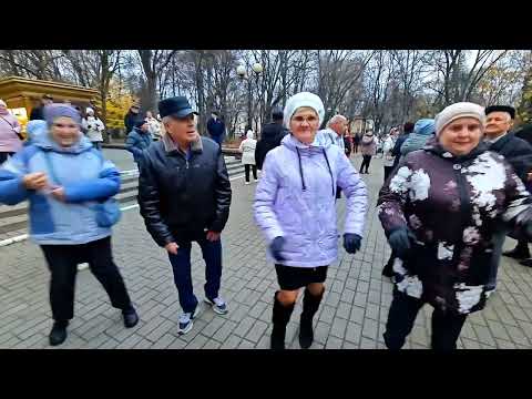 Видео: 8.11.25г... "ШАЛЬНАЯ"... Маргарита Орская... звучит в Гомельском парке... 