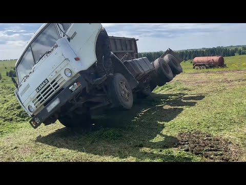 Видео: Эвакуация КАМАЗА трактор КИРОВЕЦ К-525, КИРОВЕЦ К-739. Заготовка силоса.