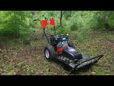 Видео: Действительно ли эта газонокосилка создана для ферм и трасс? Давайте её побьём!