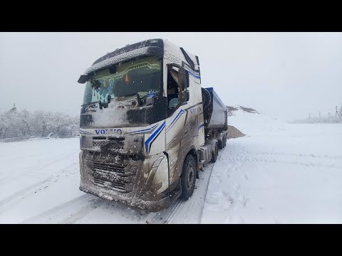 Видео: работа на тонаре:выгрузка тонара в мороз.опускаем диодные фары