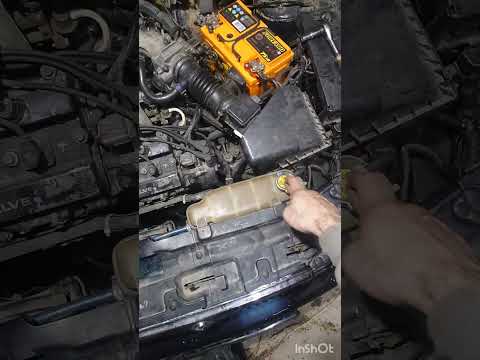 Видео: Замена радиатора Mazda Millenia, Xedos 9 