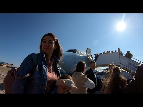 Видео: Самолет в Аэропорт Толмачево (Новосибирск), регистрация на рейс, отдых, кафе