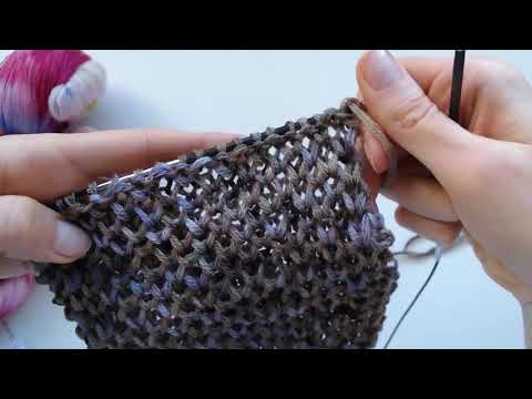 Видео: Узор спицами Соты | воздушный и теплый узор для ЗИМЫ