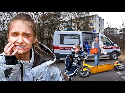 Видео: МОЯ СЕСТРА РАЗБИЛАСЬ НА САМОКАТЕ И СБИЛА ДЕВОЧКУ. ОТЕЦ БЫДЛО ОТОБРАЛ САМОКАТ