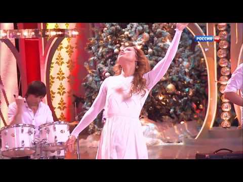 Видео: Юлия Савичева - Привет, любовь моя  (Голубой огонек)