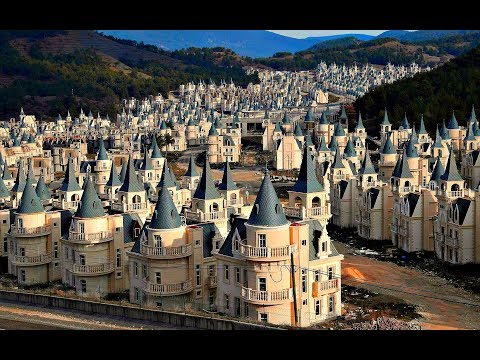 Видео: Город-призрак из сотен заброшенных замков в Турции