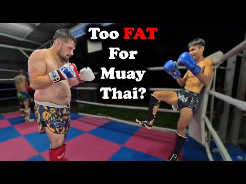 Видео: Новичок с избыточным весом тренируется в Таиланде по тайскому боксу. День 3