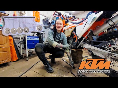 Видео: Обслуживание маятника ktm 300 tpi | ktm swing arm service