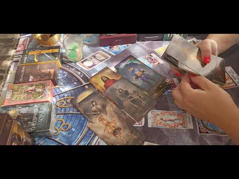 Видео: 🌈🌀🌚 С какво е ангажиран 💯 любимият ни, че е замръзнал ❄️