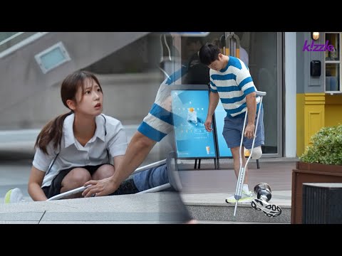 Видео: Реакция граждан на отваливающийся протез ноги ампутанта