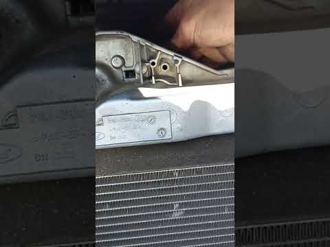 Видео: открываем капот C-MAX.