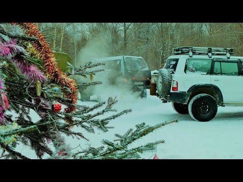 Видео: НА НОВОГОДНИЕ ПРАЗДНИКИ РЫБАЧИТЬ НА ТАЕЖНОЙ РЕКЕ.